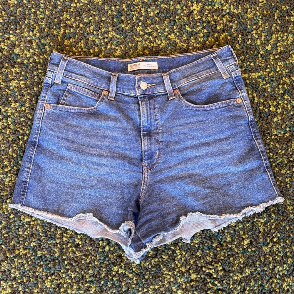 Signature Levi Strauss Blue Denim Shorts Size 31